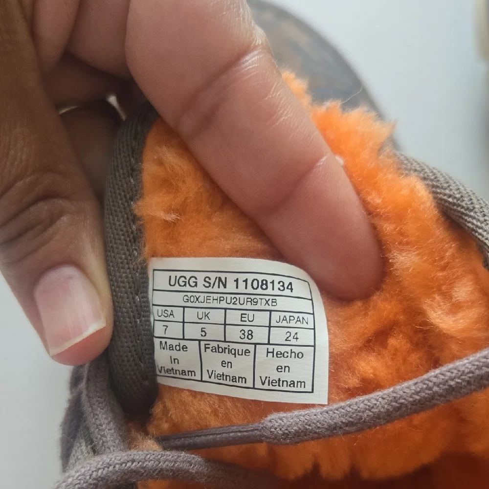 UGG Brown and Orange Boots with Cozy Lining - Picture 6 of 8